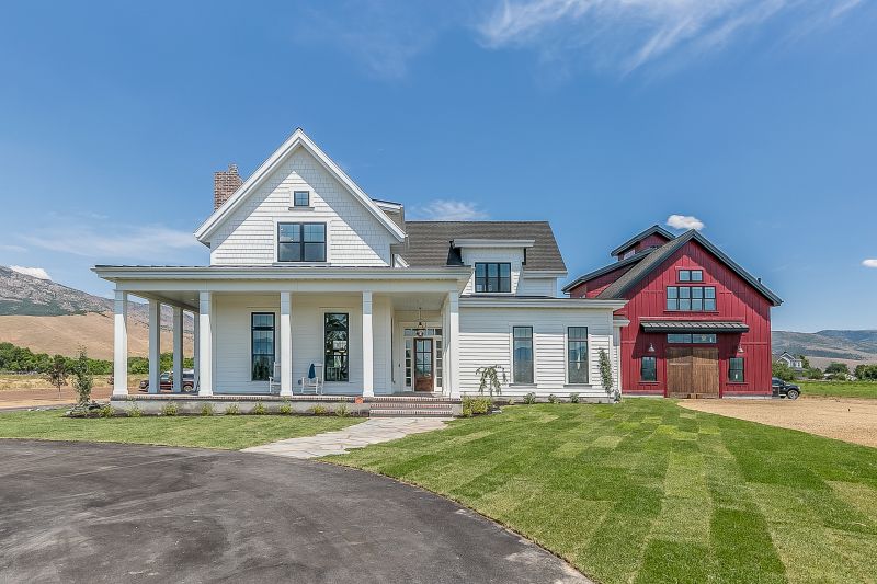 Best Barn Siding Replacement Contractors in Fenton, MI